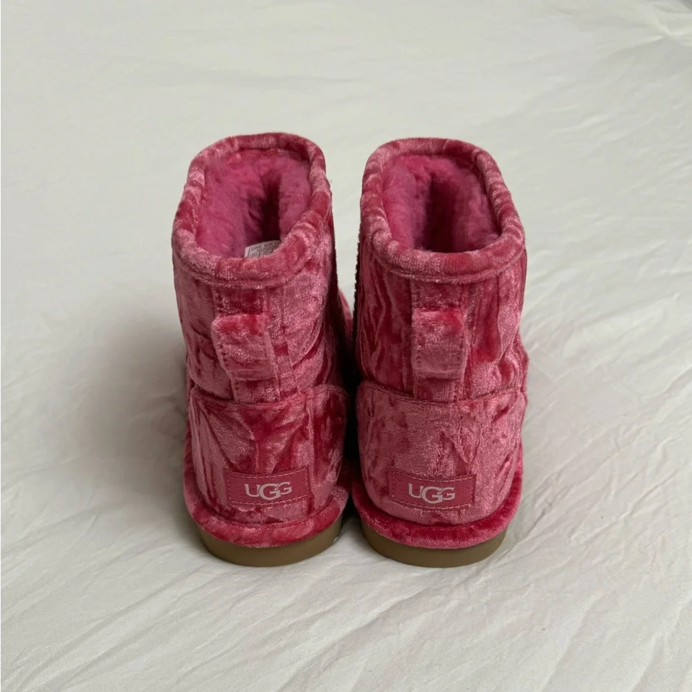 UGG Classic Mini II Velvet Boot Raspberry Sorbet Wool Lining Size 6 Classic